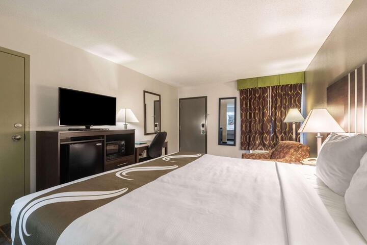 1 King Bed (11 of 13)