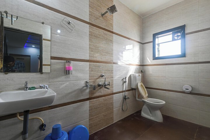 Room 15 of 32