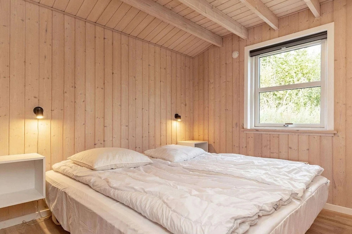 Room 4 of 14