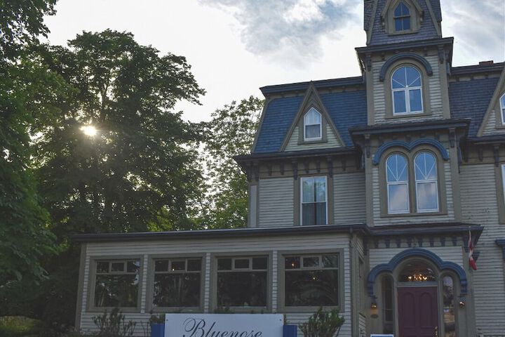 Bluenose Lodge