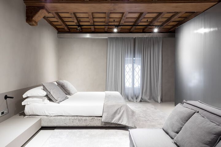 Room 10 of 44