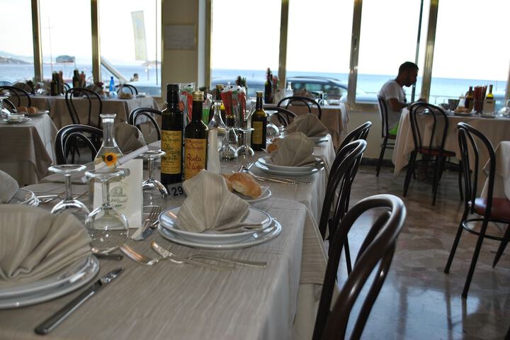 Dining 34 of 57