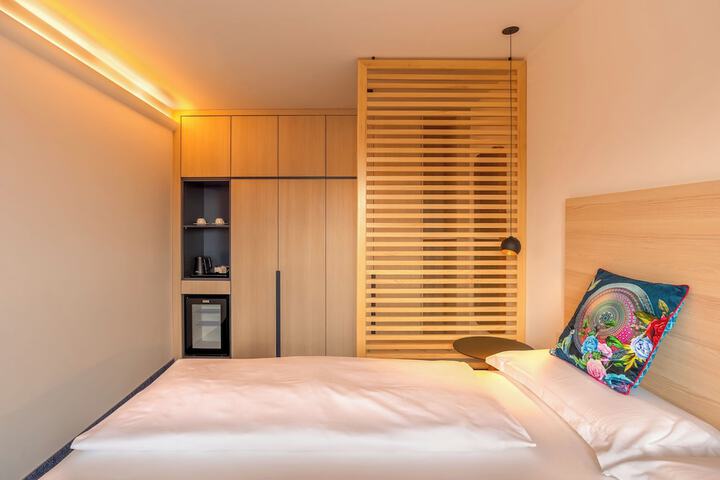 Room 17 of 54
