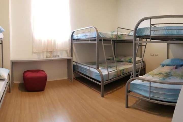 Room 11 of 25