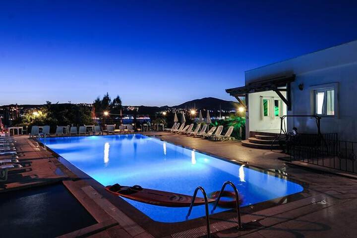 Hotel with Pool