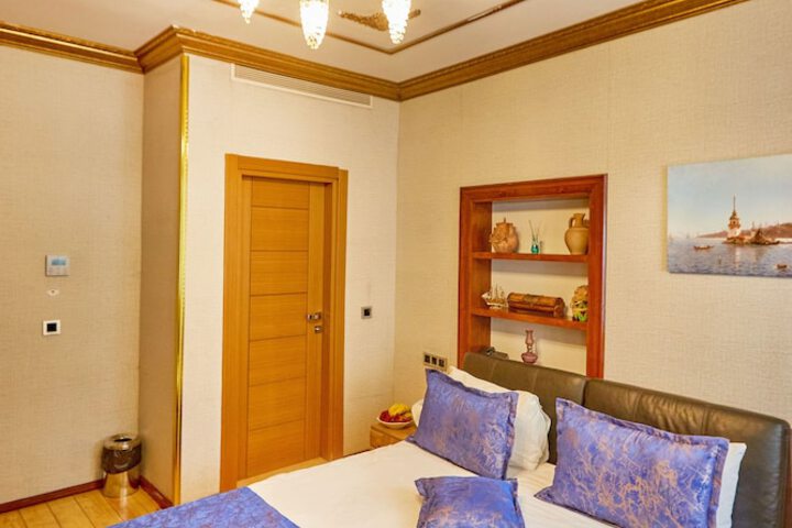 Room 42 of 198