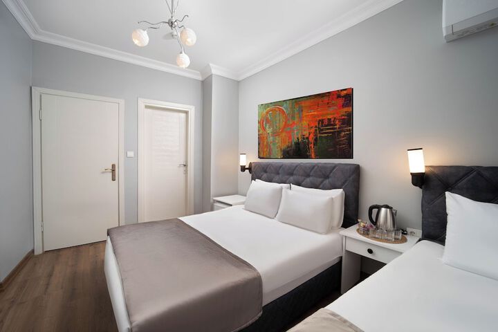 Room 7 of 15