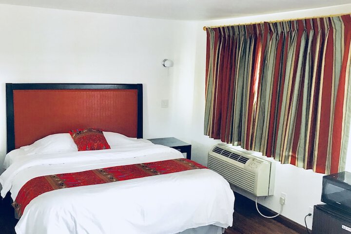 Renovated Kingbed (34 of 38)