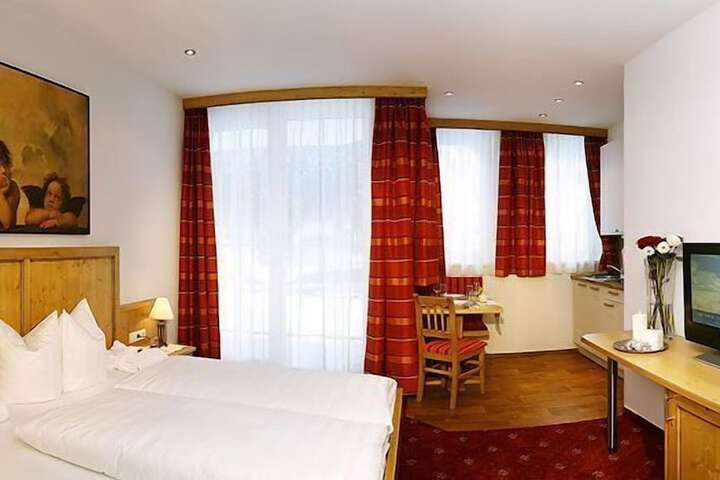 Room 4 of 38