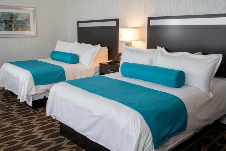 2 Queen Beds (6 of 8)