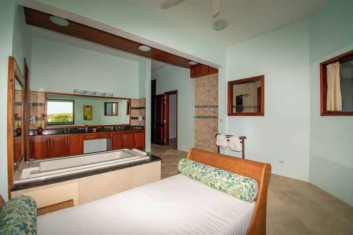 Room 32 of 61