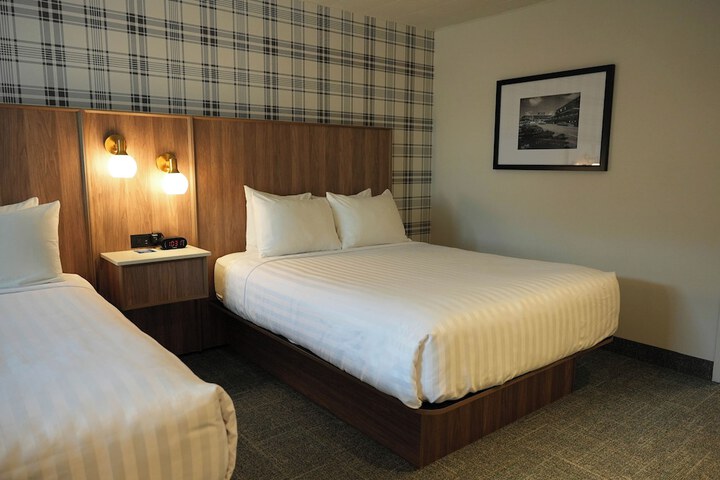 2 Queen Beds Premium (10 of 11)