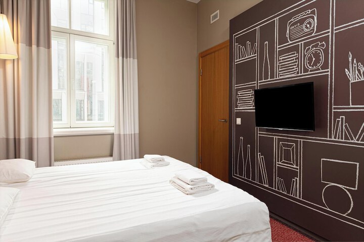 Room 12 of 50