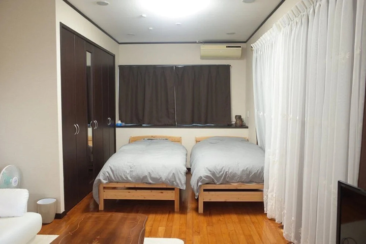 Room 4 of 15
