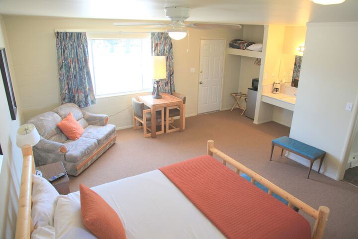 Room 7 of 33