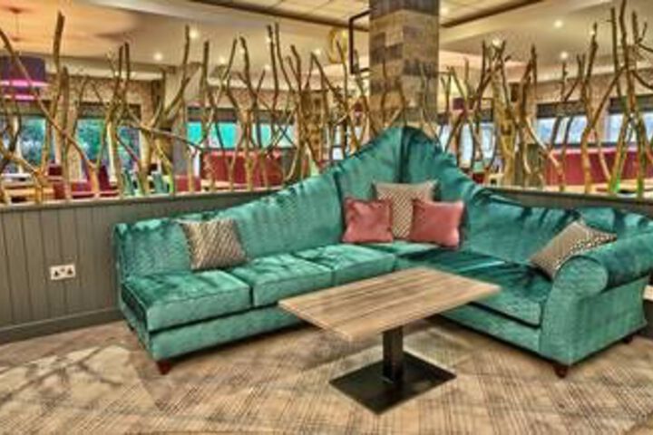 Lounge 40 of 60