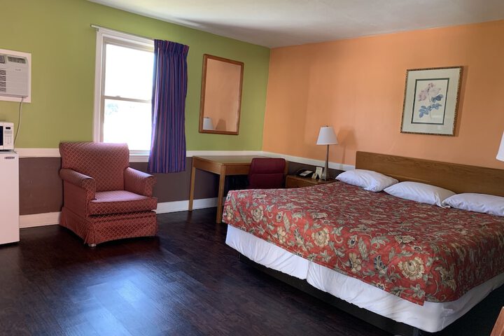 1 King Bed (10 of 12)