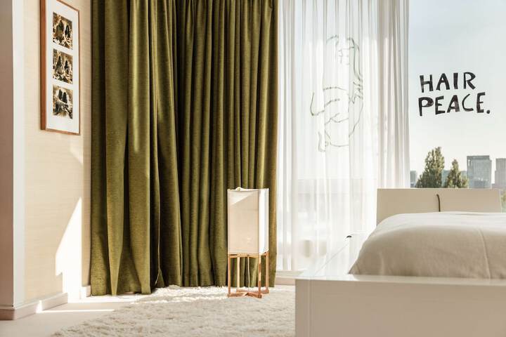 Room 40 of 143