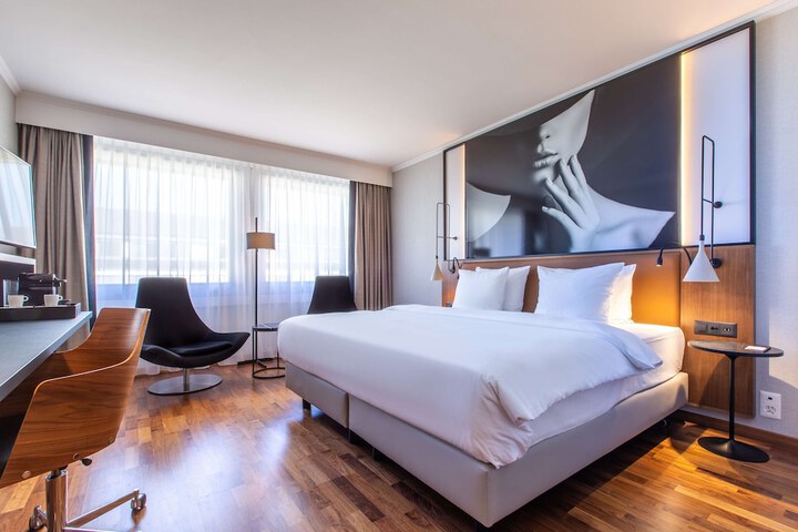 Room 42 of 209