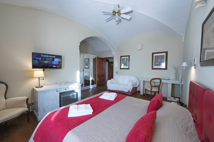 Room 32 of 184