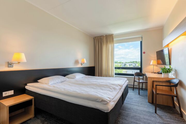 Room 28 of 53