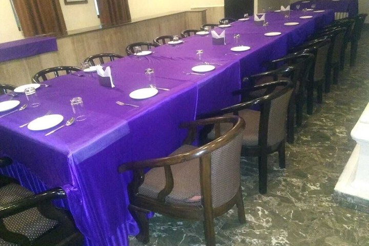 Dining 37 of 65