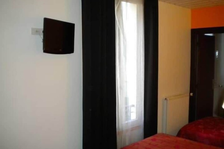 Room 14 of 33