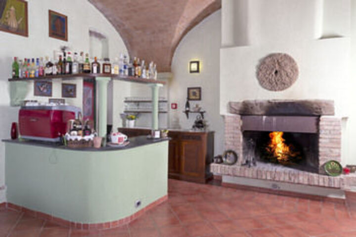Lounge 42 of 68