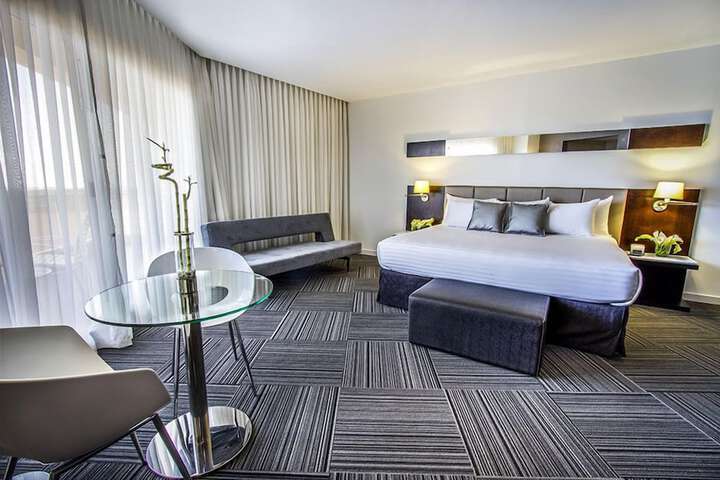 Room 8 of 37