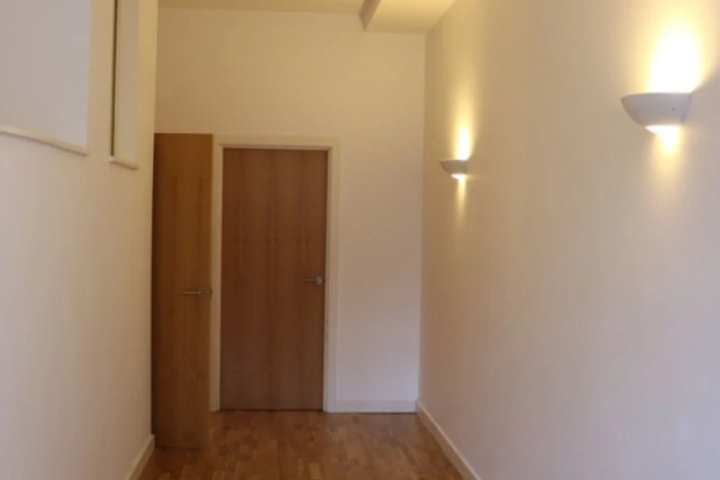 Room 10 of 14