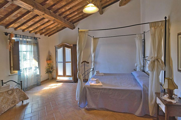 Room 4 of 52