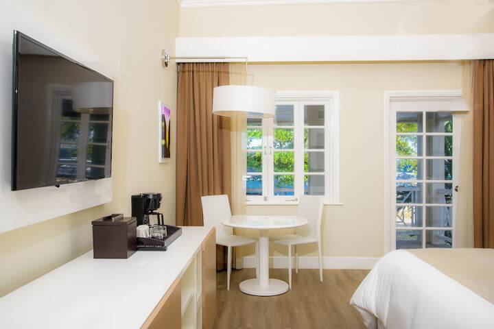 Room 6 of 117