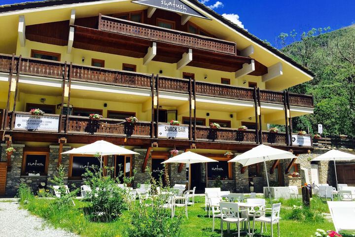 Hotel Exterior 44 of 56