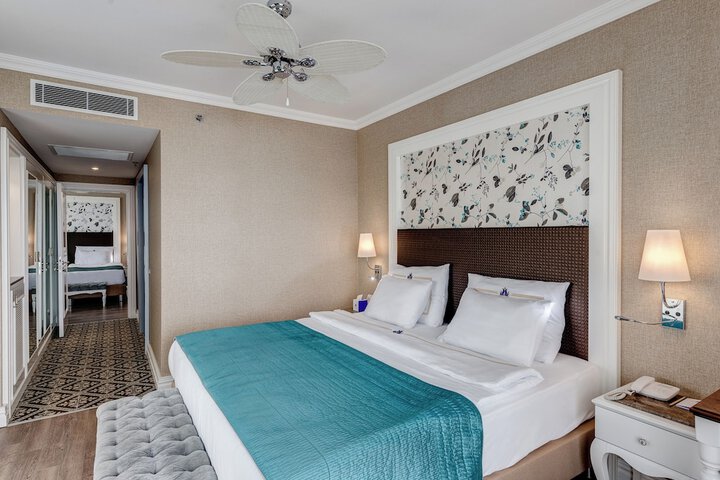 Room 28 of 226