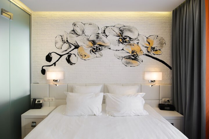 Room 9 of 37