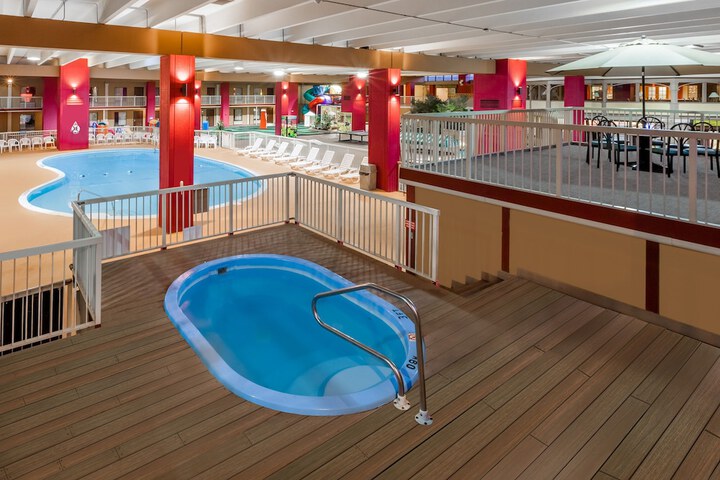 Indoor spa tub