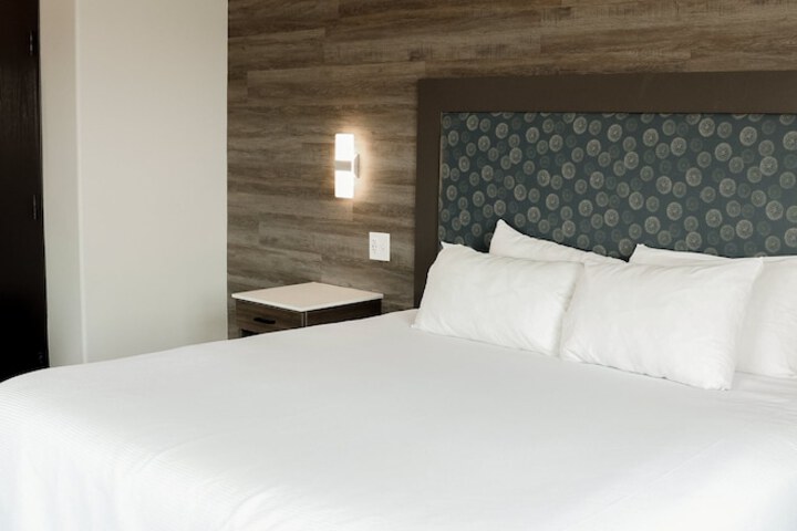 Room 28 of 175