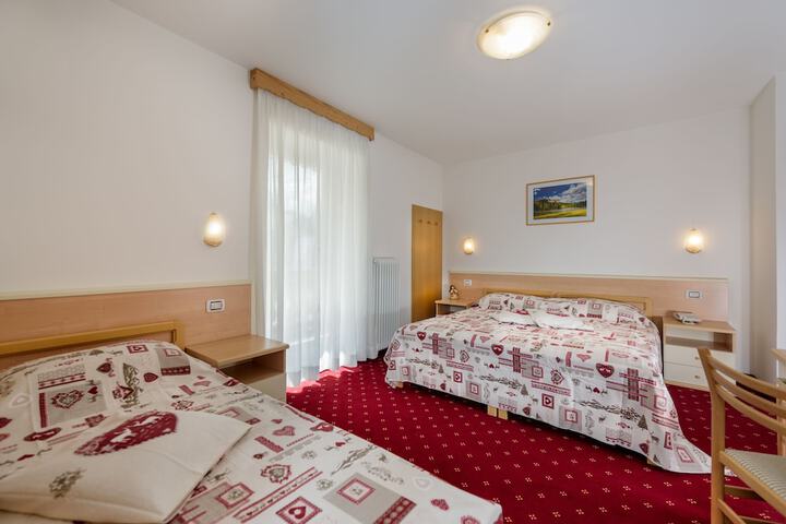Room 3 of 20