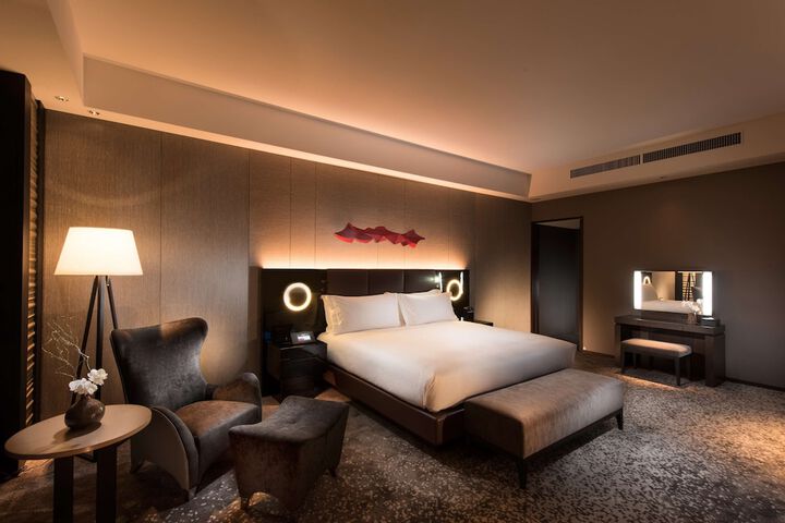 Room 25 of 106