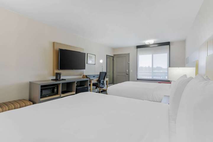 1 Queen Bed (1 of 23)