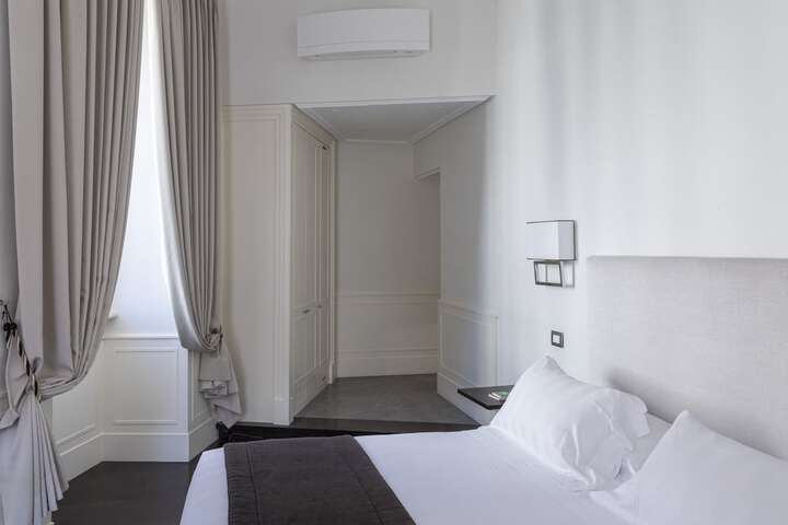 Room 103 of 380