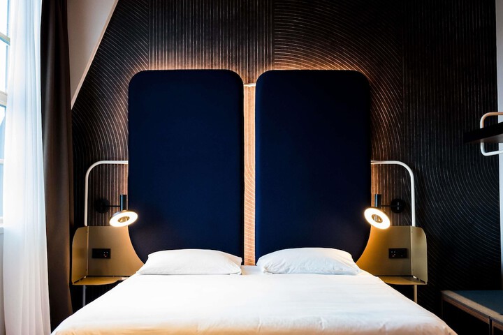 Room 52 of 170