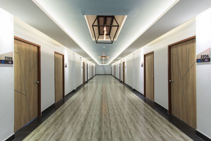 Ballroom/Hall 72 of 76