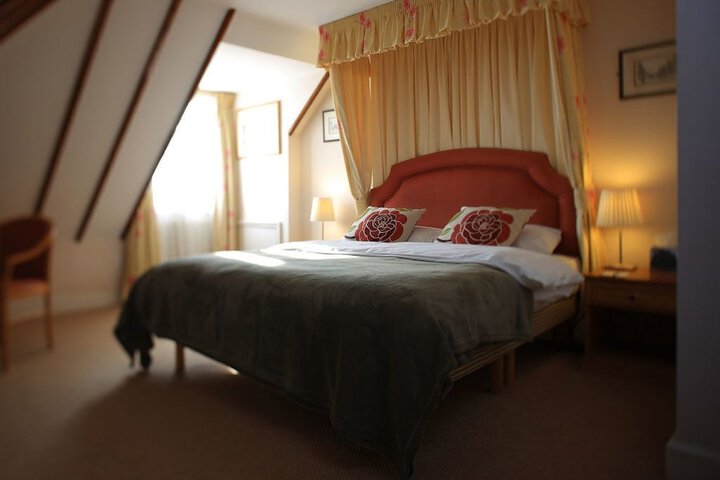 Room 13 of 33