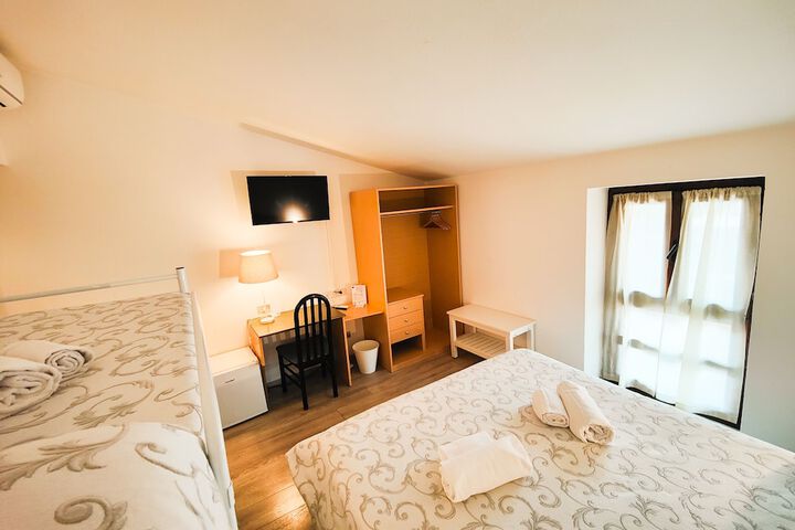 Room 13 of 40