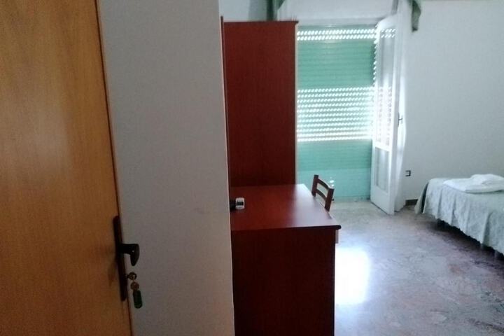 Room 10 of 67