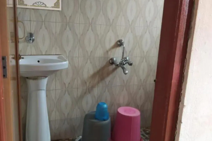 Room 4 of 9