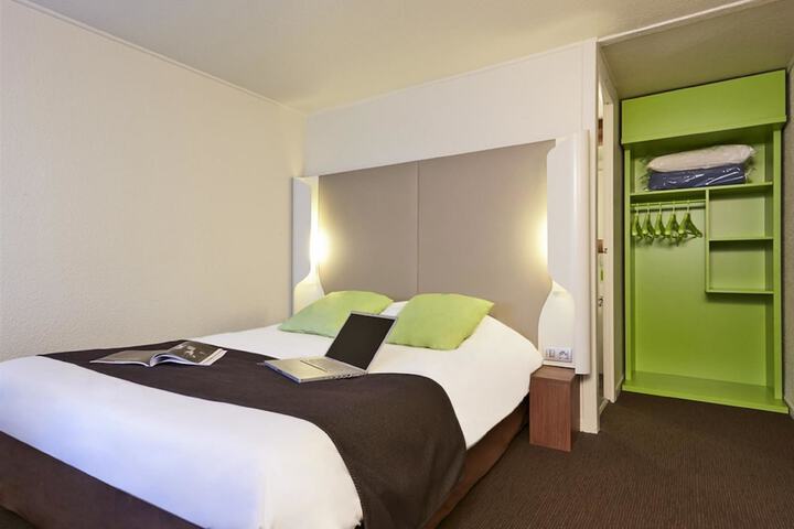 Room 13 of 30