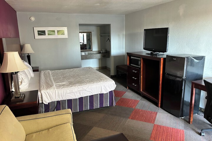 Room 8 of 11