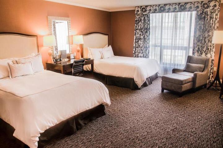 Deluxe 2 Queen Beds (5 of 6)
